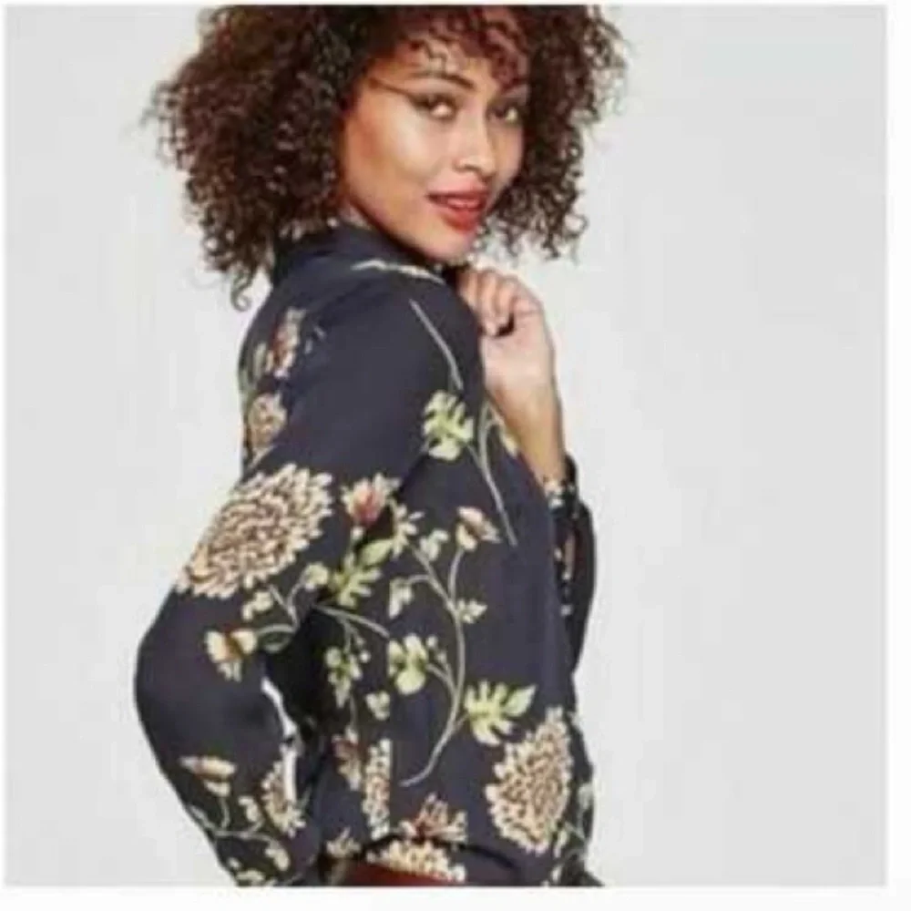 Cabi Daisy Blouse Button Down Top Floral Shirt 3250 Navy Yellow Size Medium